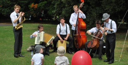 Party-in-the-park.jpg Party-in-the-park.jpg