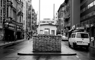 pedestrian-black-and-white-road-street-photography-alley-923935-pxhere.com.jpg pedestrian-black-and-white-road-street-photography-alley-923935-pxhere.com.jpg
